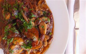 Coq Au Vin O Pollo Al Vino Tinto. Sus Leyendas, Sus Conquistas Y Sus Misterios.
