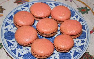 Menú Del Día De La Madre:  Canapés De Cangrejo, Pechuga De Pavo Rellena Y De Postre: Macarons & Regalo Comestible
