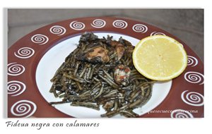 Fideua Negra Con Calamares
