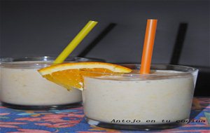 Batido Especiado De Naranja, Plátano Y Miel 
