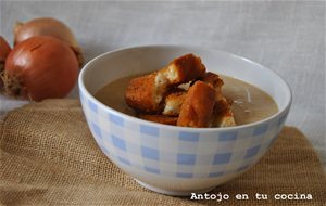 Crema De Cebolla Con Picatostes Caseros
