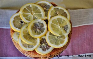 Bizcocho De Limón Y Cerezas Con Semillas De Amapola
