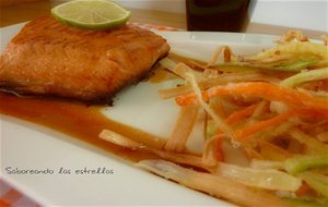 Salmón Marinado Con Miel De Romero Y Verduritas
