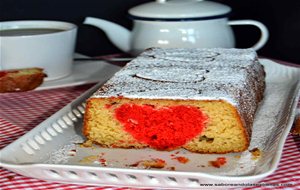 Bizcocho Básico Con Un Rojo Corazón En Su Interior - Sin Lactosa - 
