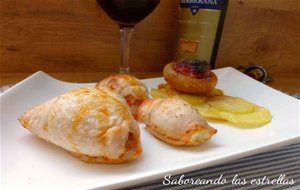 Rollitos De Pechuga Con Sobrasada Con Miel, Piñones Y Queso Camembert
