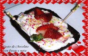 Cesto De Chocolate Con Nata Y Fresas (góndola Del Amor)