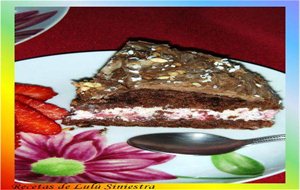 Tarta De Dos Chocolates Con Relleno De Nata-fresas