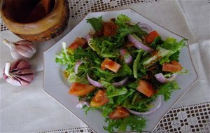 Ensalada De Camarrojas Con Aliño De Ajo Y Pimentón.
