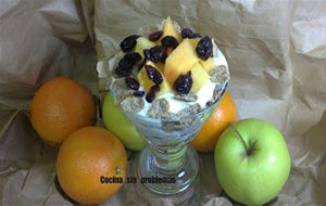 Copa De Frutas Y Branflakes
