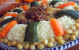 Cous Cous De Cordero, Pollo Y Ternera Con Salsa De Cebollas Confitadas Y Pasas.
