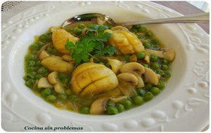 Sepia Con Guisantes Y Champiñones.
