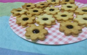 Galletas De Mantequilla  Con Mermelada De Moras
