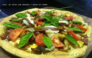Coca De Setas Con Anchoas Y Queso De Cabra
