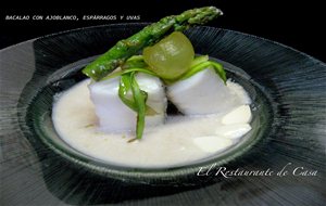 Bacalao Con Ajoblanco, Espárragos Y Uvas
