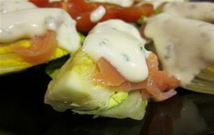 Cogollos Con Salmón  Y Salsa De Yogurt
