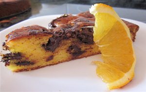 Bizcocho De Naranja Y Trozos De Chocolate
