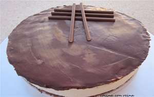 Tarta De Chocolate Blanco Con Cobertura De Chocolate Negro
