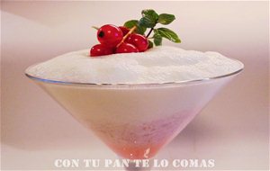 Espuma De Yogur Y Grosellas
