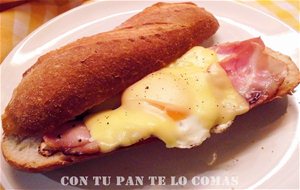 Bocata De Bacon Con Huevo Y Queso
