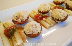 Ensalada De Espárragos Y Tomatitos Rellenos De Cuscús 
