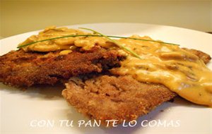 Filetes Empanados Con Salsa De Champiñones
