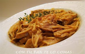 Costillas De Cerdo Con Fideos
