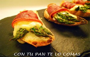 Tosta De Espárragos Verdes, Jamón Y Queso
