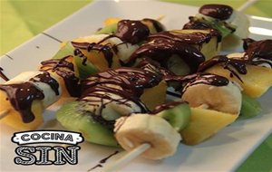 Brochetas De Frutas Con Chocolate