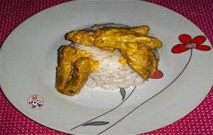 Chuletas De Pavo En Salsa De Curry Y Arroz Aromático
