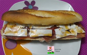 Bocadillo De Jamón Serrano,queso Tierno Y Miel
