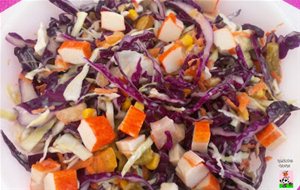 Ensalada De Col Con Frutas Y Surimi:
