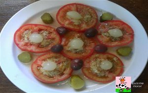 Tomates Acompañados Y Aliñados 
