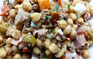 Ensalada De Garbanzos Y Surimi
