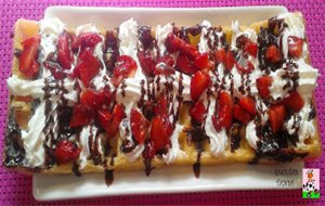 Gofres Con Chocolate,nata Y Fresas
