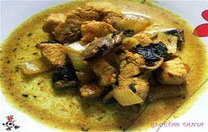 Pechuga De Pollo Y Champiñones Al Curry
