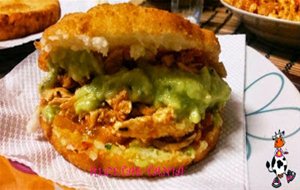 Arepas De Pollo Con Salsa Guasacaca
