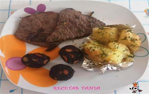 Filetes De Ternera,papas Al Horno Y Morcilla Dulce
