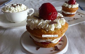 Mini Tartas  De Fresas Con Toque De Chocolate
