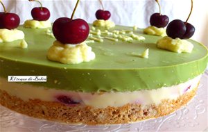 Tarta Mousse De Chocolate Blanco Con Cerezas Y Te Matcha 
