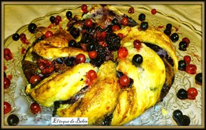 Rosca De Hojaldre Con Frutos Rojos Y Premios
