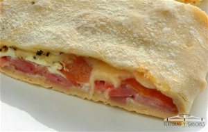 Calzone De Queso, Huevo Y Jamón York
