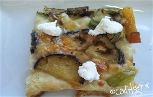 Coca De Verduras Y Queso De Cabra
