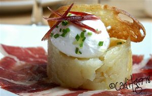 Patatas Panaderas Con Huevos Escalfados Y Jamón Ibérico.
