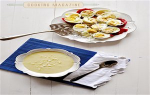 Huevos Cocidos  Y Crema De Patata Y Manzana