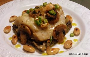 Lomos De Bacalao Con Salteado De Champiñones, Ajetes Y Almendras
