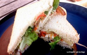 Sandwich Vegetal Con Mozzarella Y Salsa De Yogur Light
