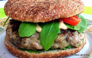 Hamburguesa Con Champiñones, Queso De Cabra Y Rúcula
