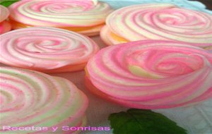 Rosas De Merengue Rellenas De Lemon Curd
