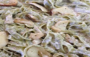 Fettuccine De Espinacas Con Salsa De Setas
