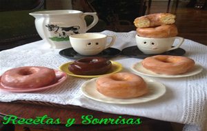 Donuts . Paso A Paso. De Chocolate, Azúcar Y Bañados De Mermelada
